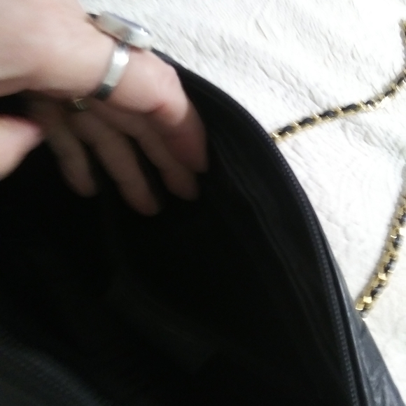 Black genuine leather Vintage shoulder bag great condition lightly used - Picture 3 of 11